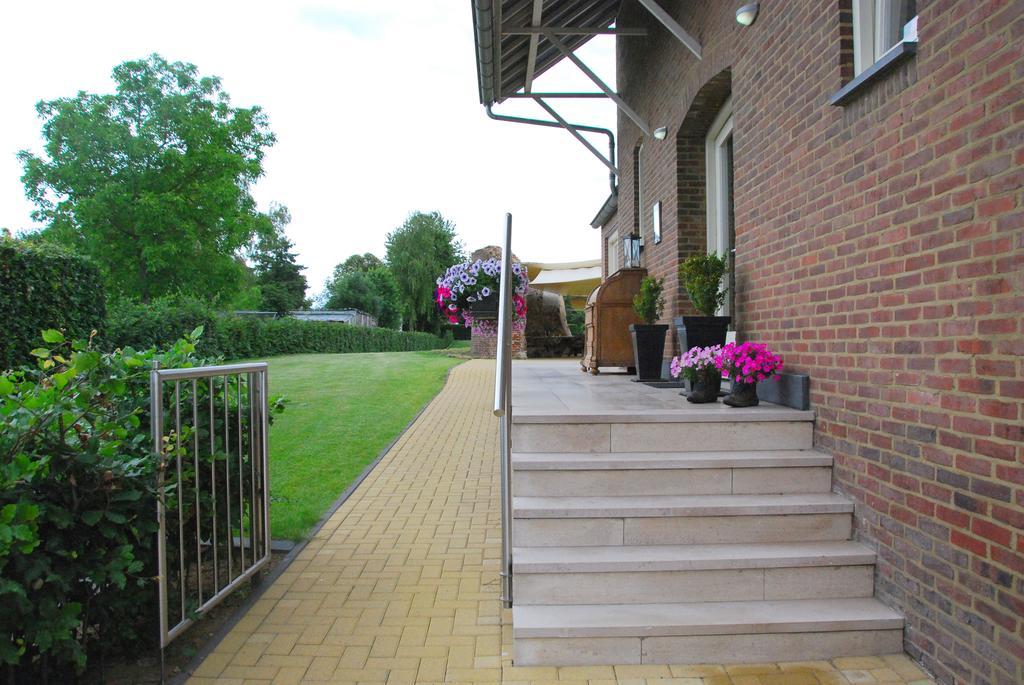 Bed And Breakfast De Meule Montfort Exteriör bild